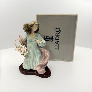 Lladró 6252‎ Nature's Beauty Signed Figurine w/ Box RARE Read!